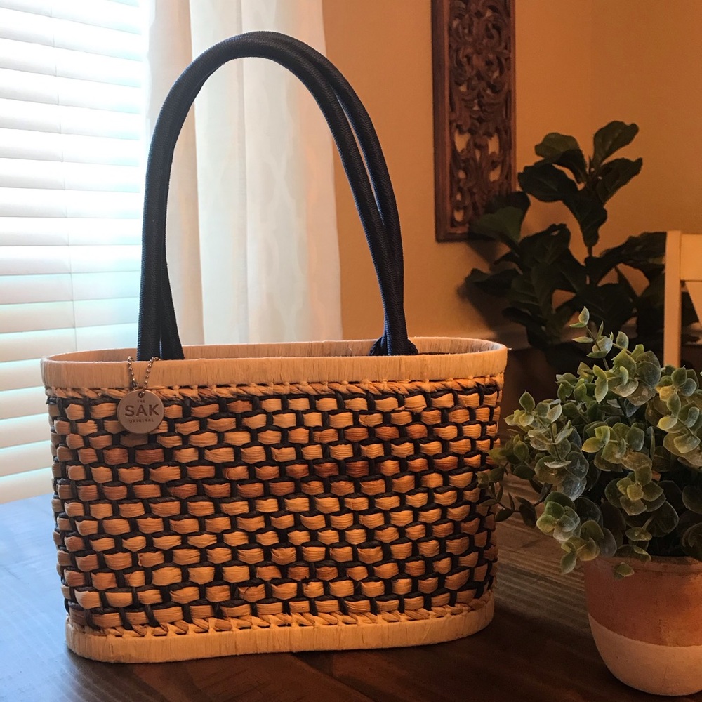 3/$20 🥳 THE SAK BAG woven natural and Navy blue